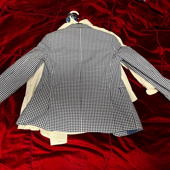 Blazer - Picture 3 of 4